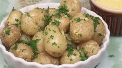 Baby Potatoes with Garlic Dip