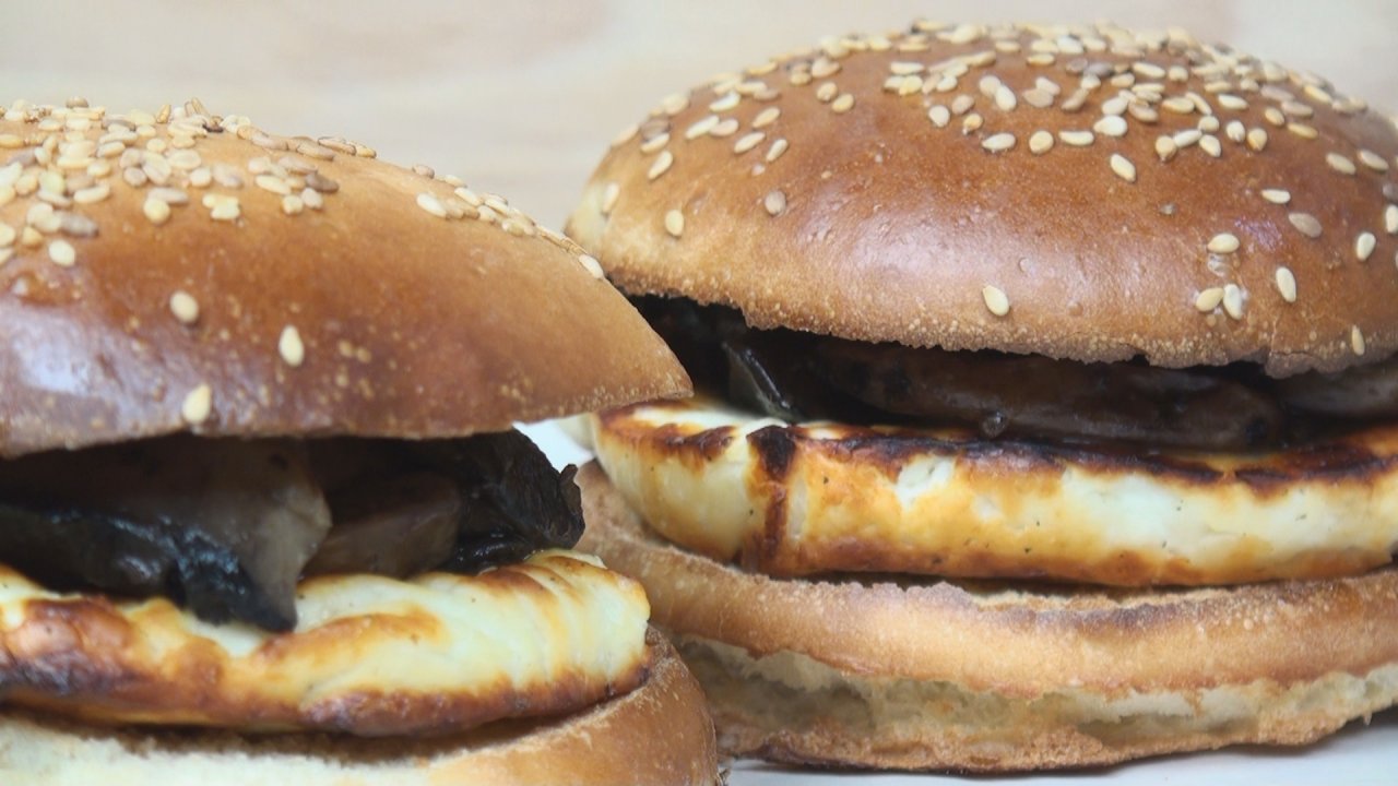 Halloumi & Mushroom Cheeseburger